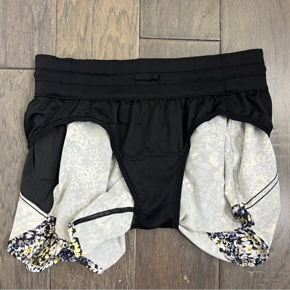 Lululemon Tracker Short V *4" Floral Metropolis Multi - Picture 7 of 8